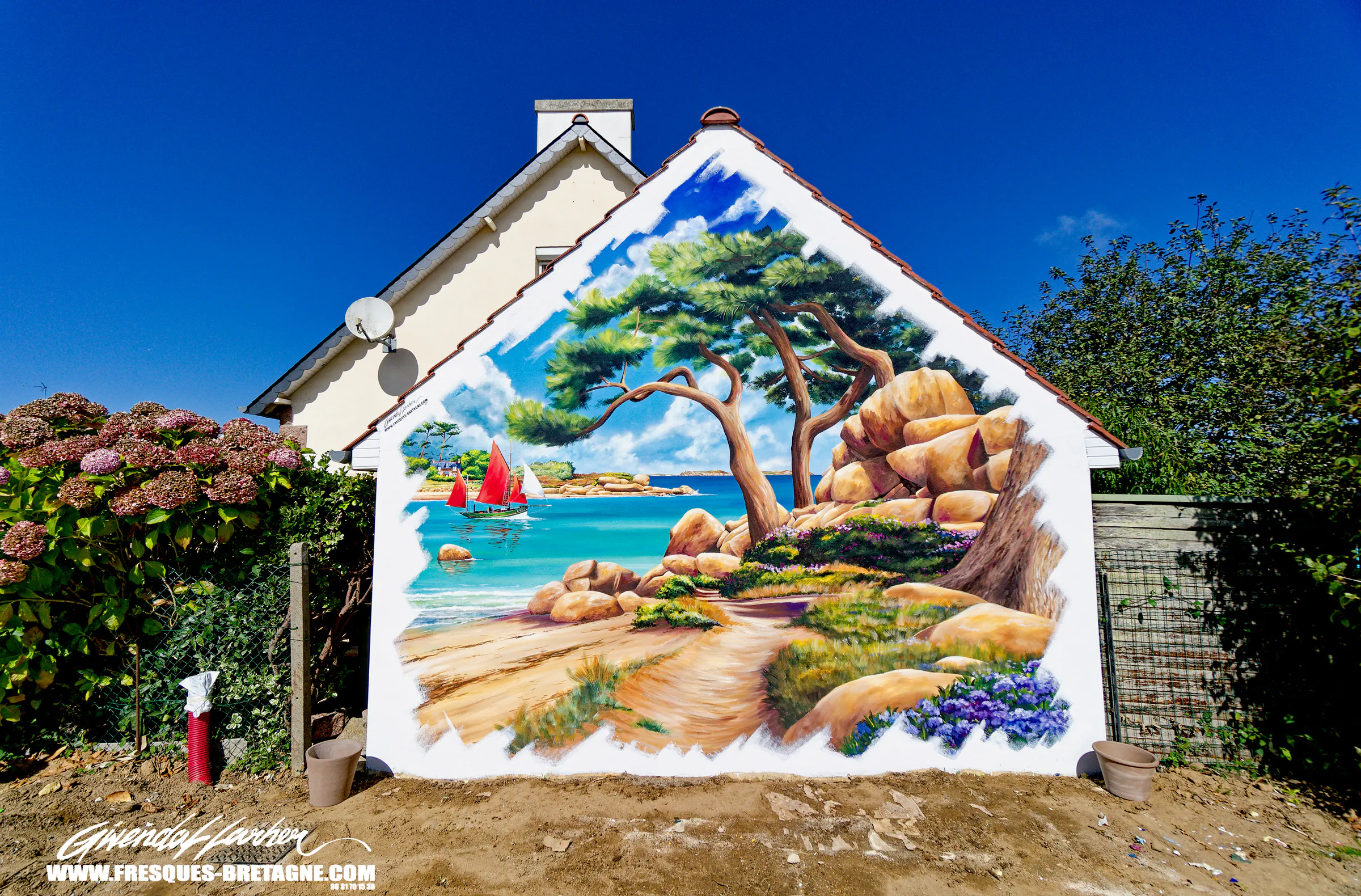 Fresque street art monumentale en trompe-l'œil, paysage maritime peint par Gwendal Larher à Carnac.